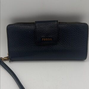 Fossil Navy blue pebbled leather full zip wristlet clutch wallet some wear 8x4”